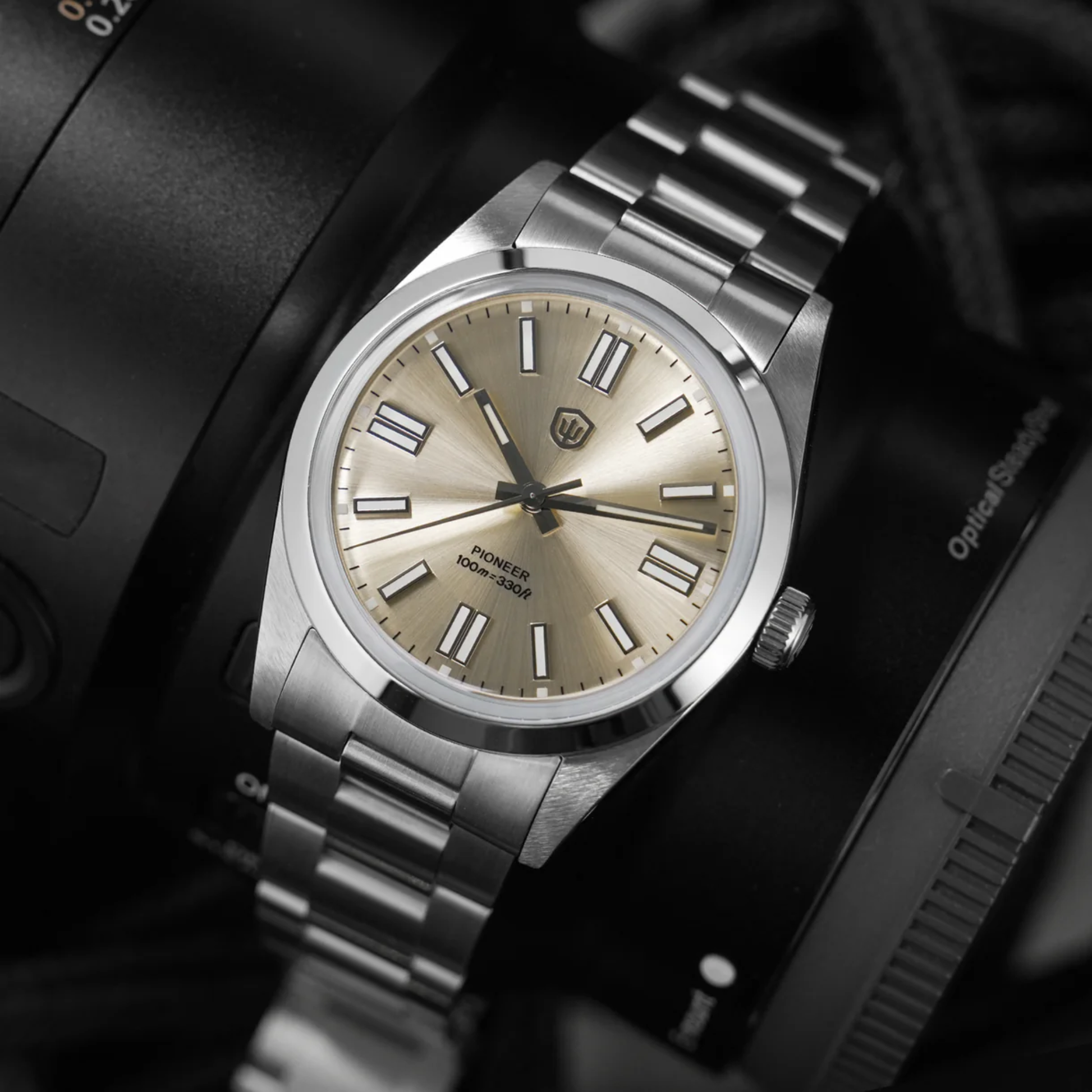 Watchdives WD1016B 37mm Pioneer VH31 Men Watch / Sunburst Champagne