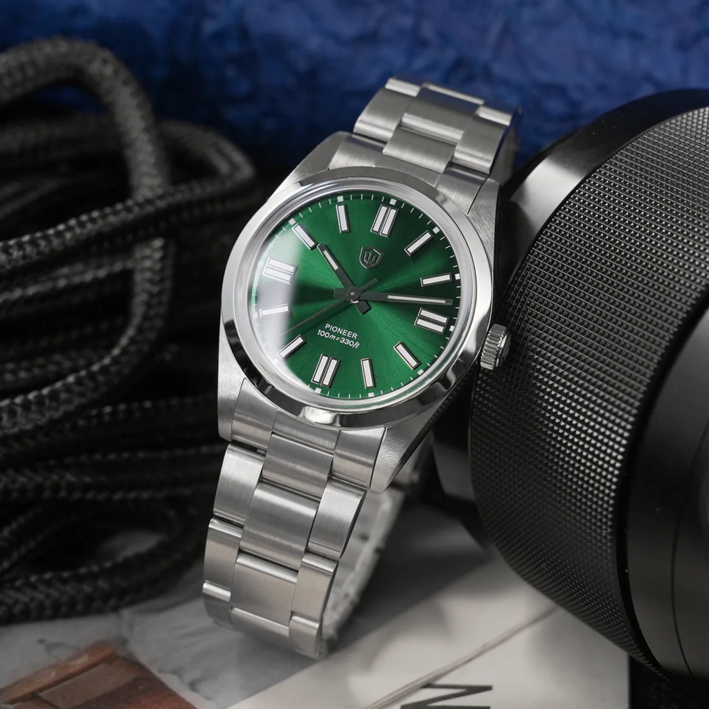 Watchdives WD1016B 37mm Pioneer VH31 Men Watch / Sunburst Green