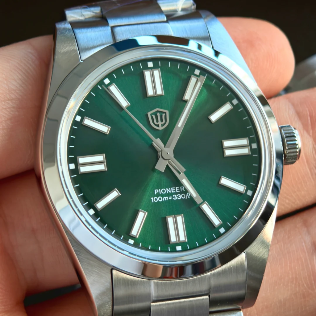 Watchdives WD1016B 37mm Pioneer VH31 Men Watch / Sunburst Green