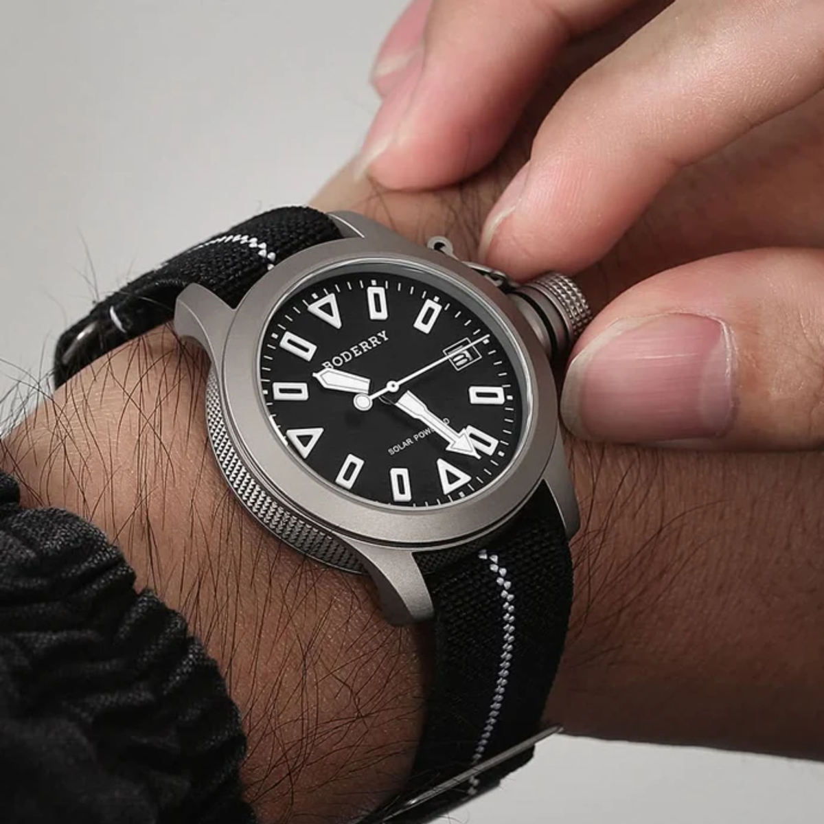 FALCON Canteen - Titanium Solar-Powered Watch | DIVE