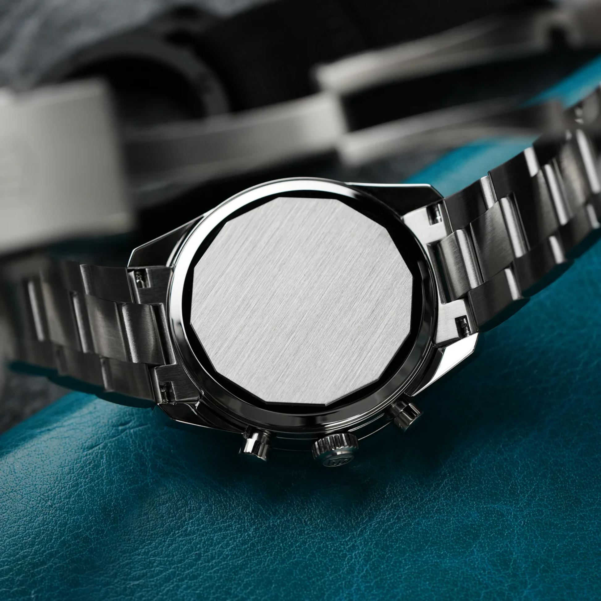 Watchdives WD0526 38.5mm VK63 Chronograph Watch (Black Aventurine)