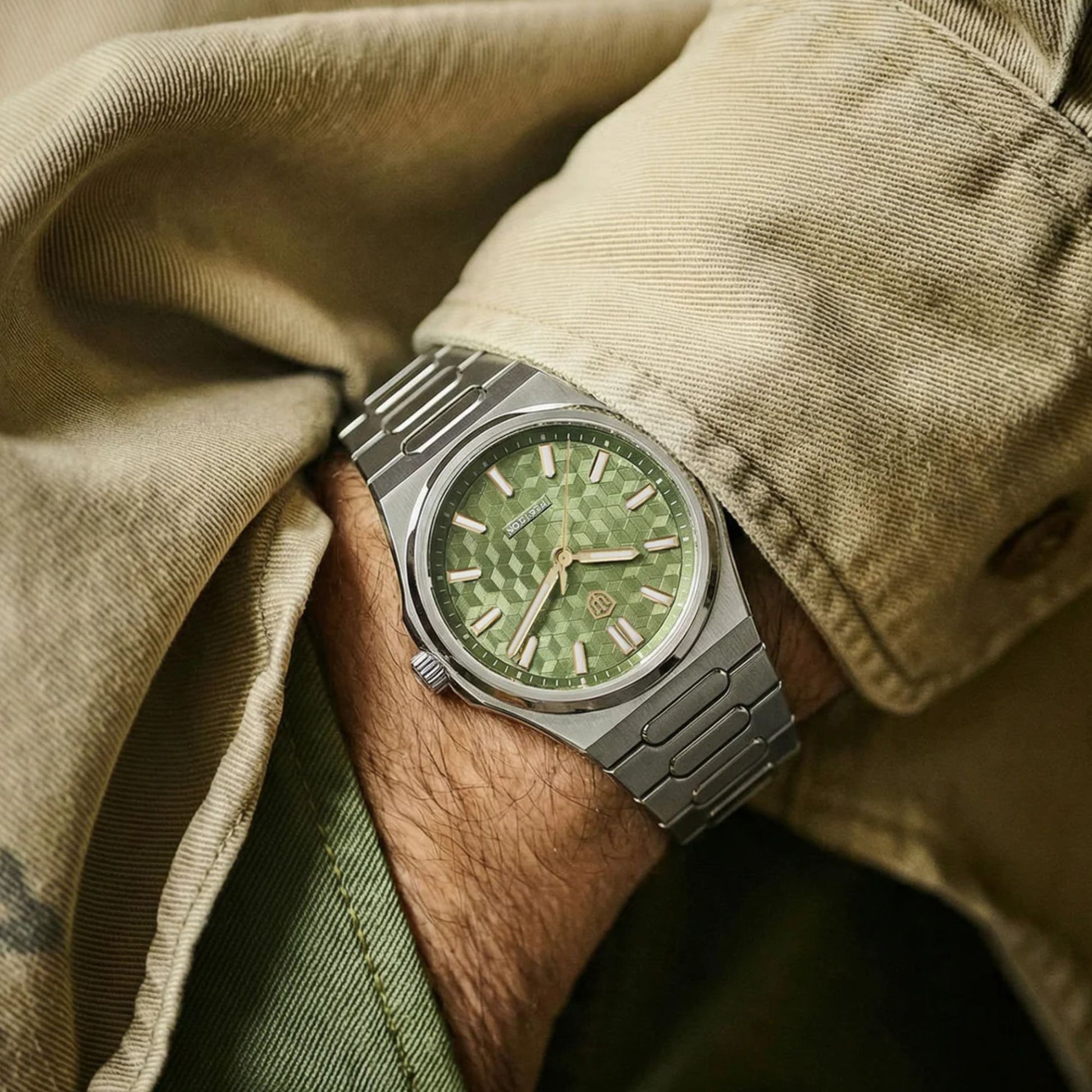 Watchdives Premier WD0016B Square-Block Faceted Dial Original Design
