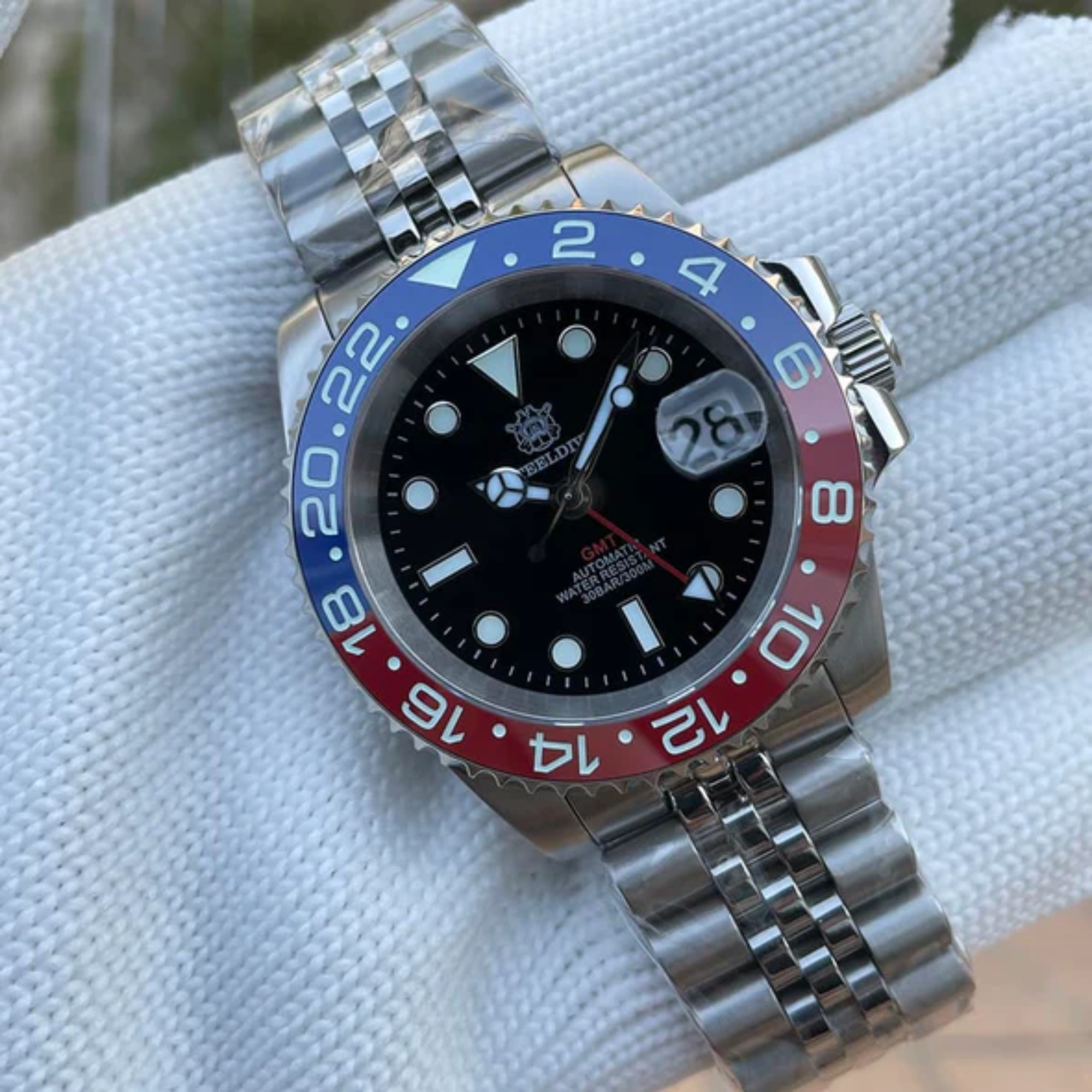 Steeldive SD1993 NH34 GMT Automatic Watch V2 Red/Blue With Jubilee Bracelet
