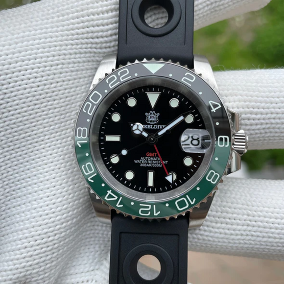 Steeldive SD1993 NH34 GMT Automatic Watch V2 Green/Black Dial With Oyster Bracelet