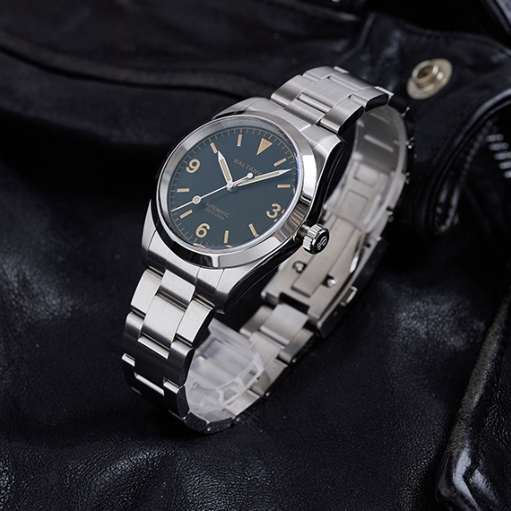 Microbrand Timepiece Distressed Hands 39mm Explorer S4091B - Seiko NH38 Movement