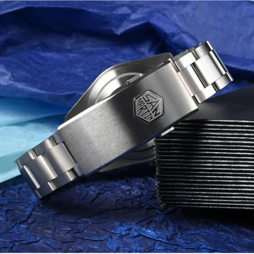 San Martin 39mm Dive Watch SN0121GB - Simple Chapter Ring