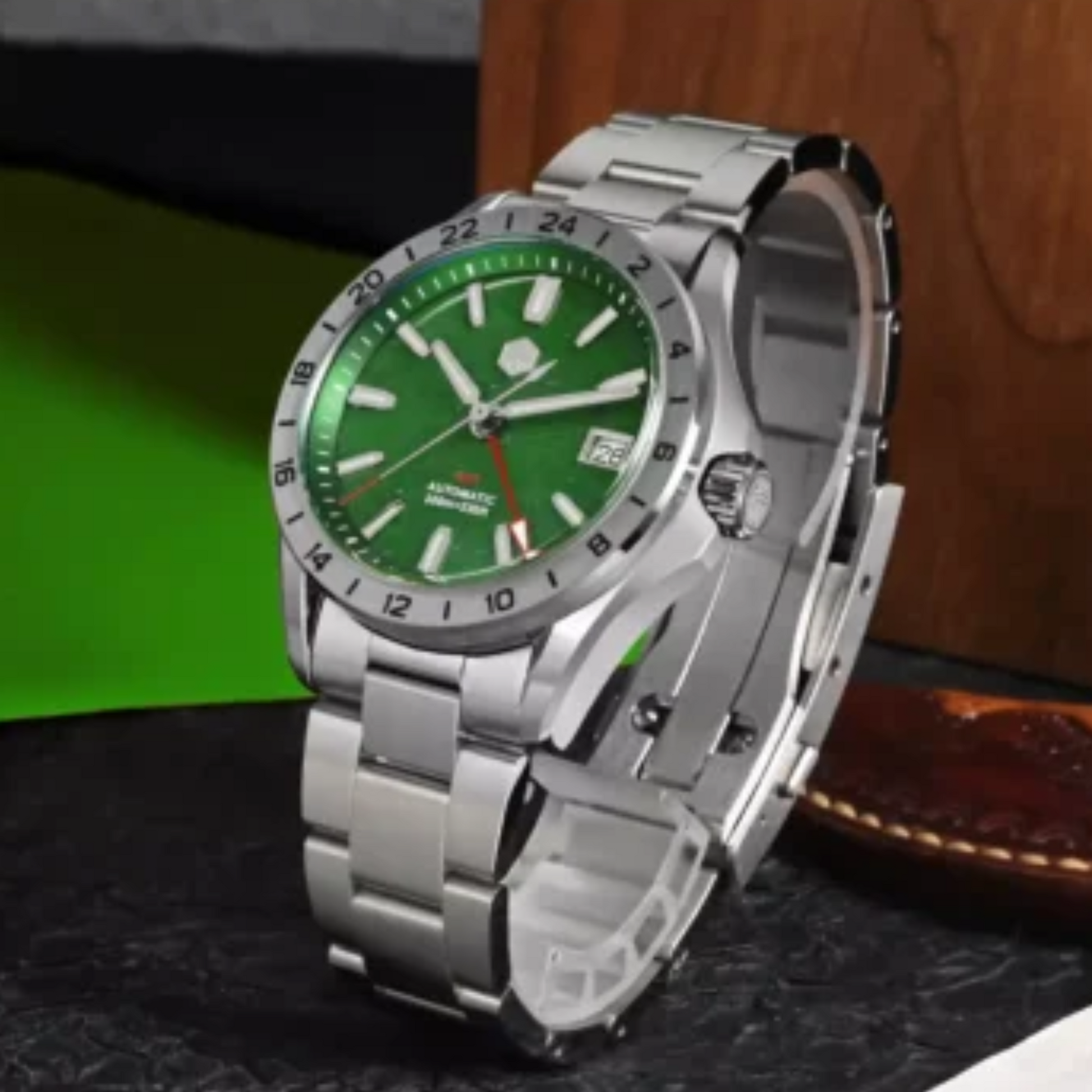 San Martin New 39mm Luxury Men’s Business Dress GMT Watch NH34 Automatic Mechanical Date Windows Waterproof 100m Luminous With Red Agate and Green Jade Dial SN0129-B-1