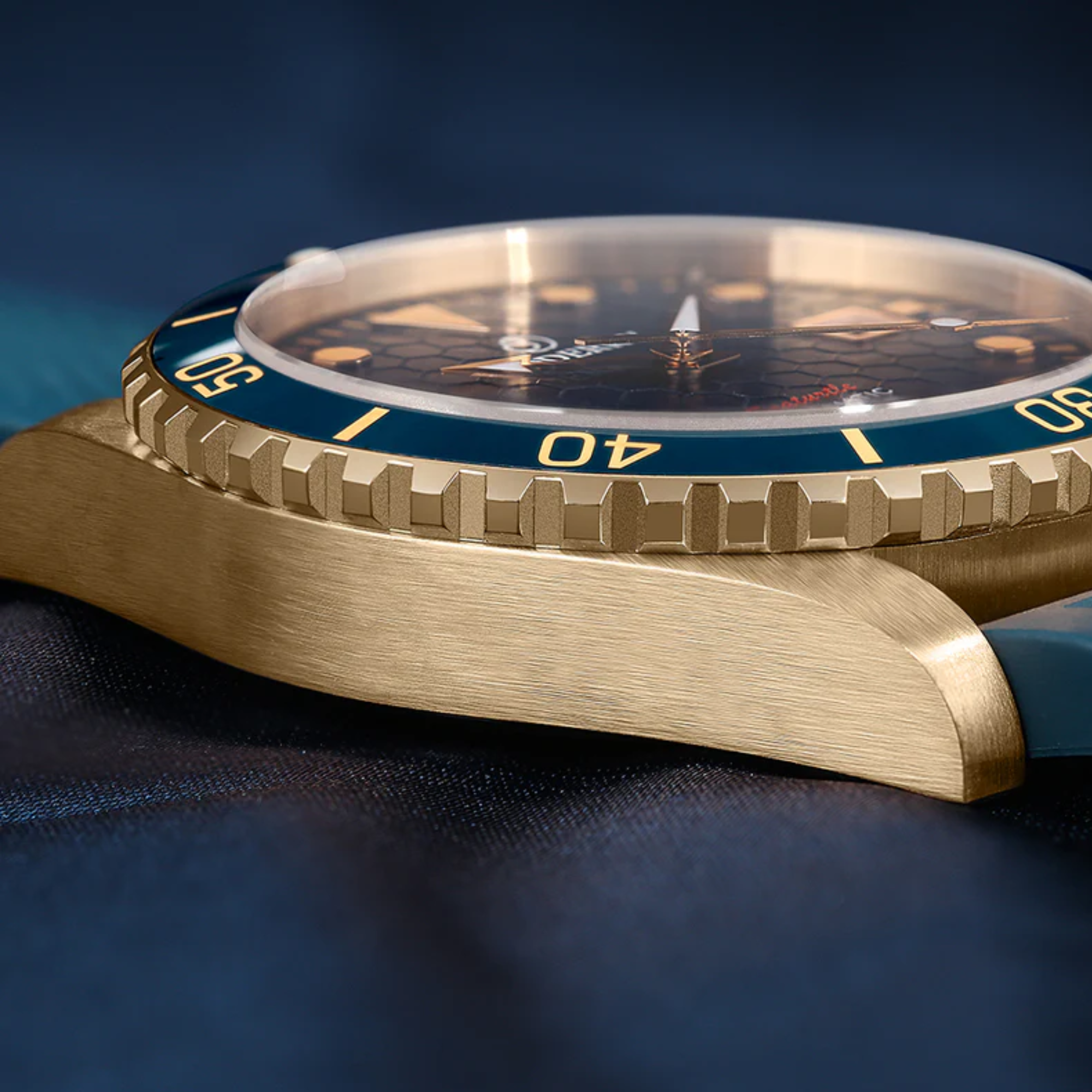 SEATURTLE.OCEAN(BRONZE) - Automatic Bronze Diver Watch | Sea Blue