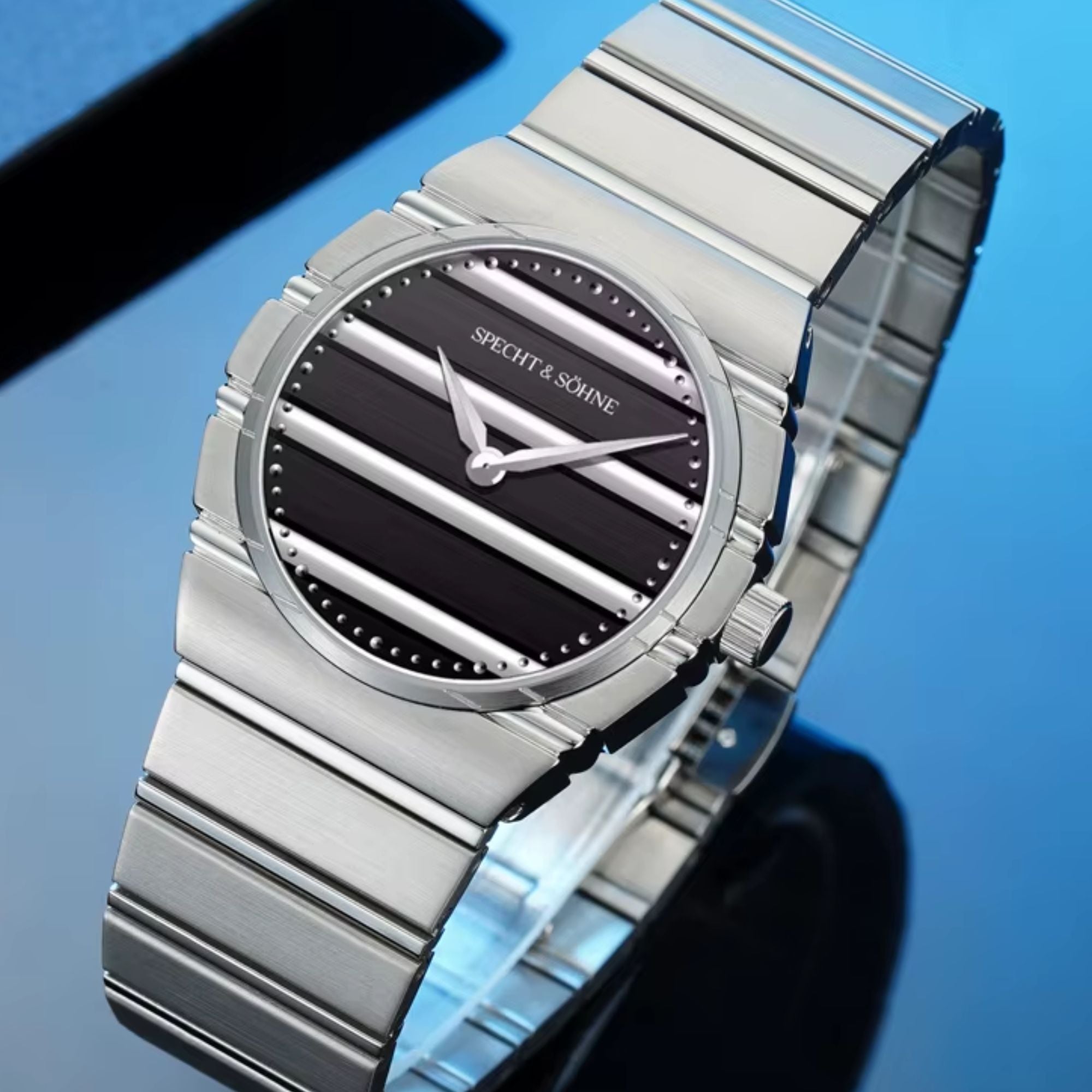 Specht & Söhne Royale ultra-thin quartz wristwatch