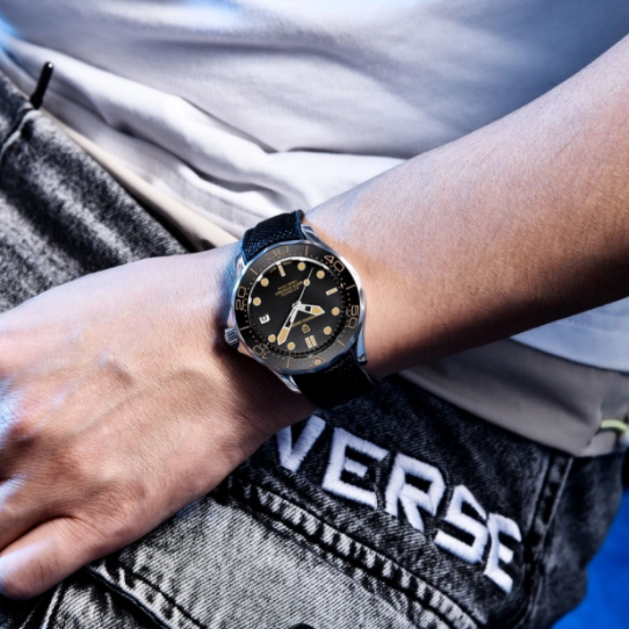 Pagani Design PD-1667 40mm Mens Automatic Waterproof Mechanical Watch with (Japanese NH-35 Movement) 007 Seamaster - Mesh Strap