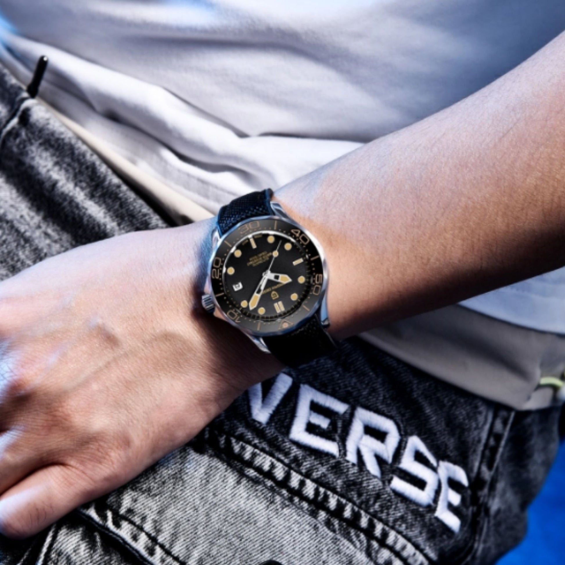 Pagani Design PD-1667 40mm Mens Automatic Waterproof Mechanical Watch with (Japanese NH-35 Movement) 007 Seamaster - Mesh Strap