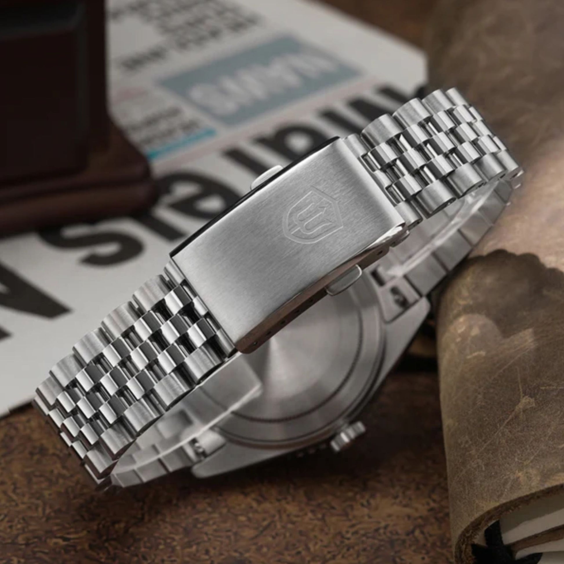 Watchdives WD6542 38mm GMT Men Watch