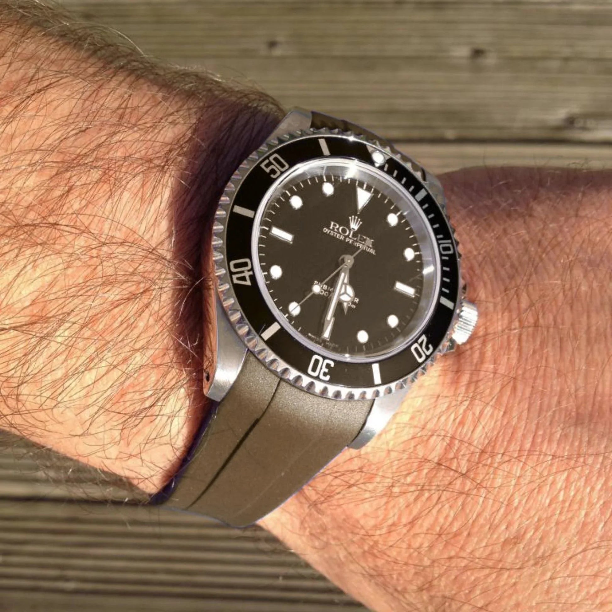 High End Curved FKM Rubber Watch Strap - Oyster Style Deployment Clasp 20mm - Brown with Rosegold Clasp - DREAM WATCHES