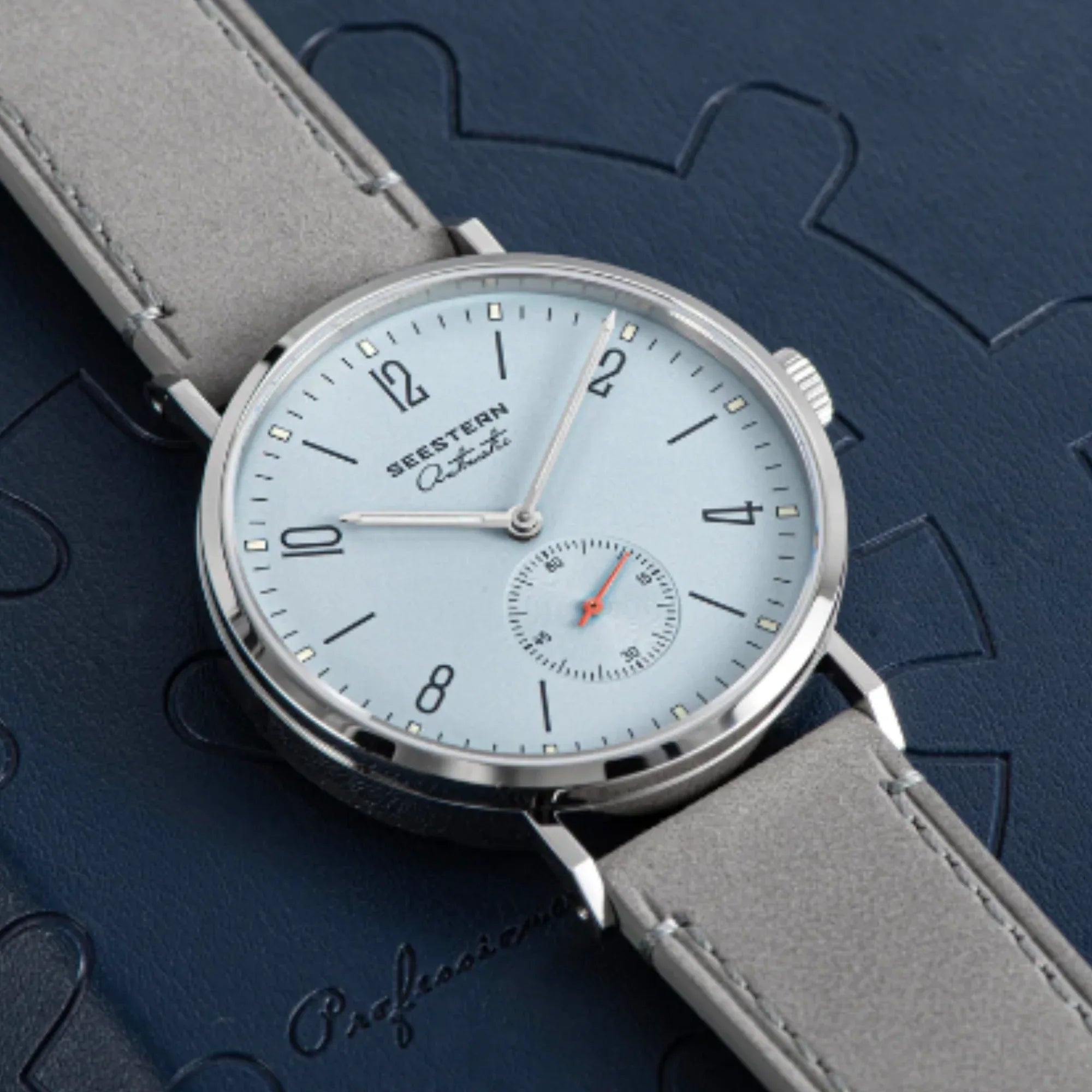 Montre Automatique Seestern S382 - Acier, Cadran Bleu, Bracelet Cuir Gris, Neuve étiquetée