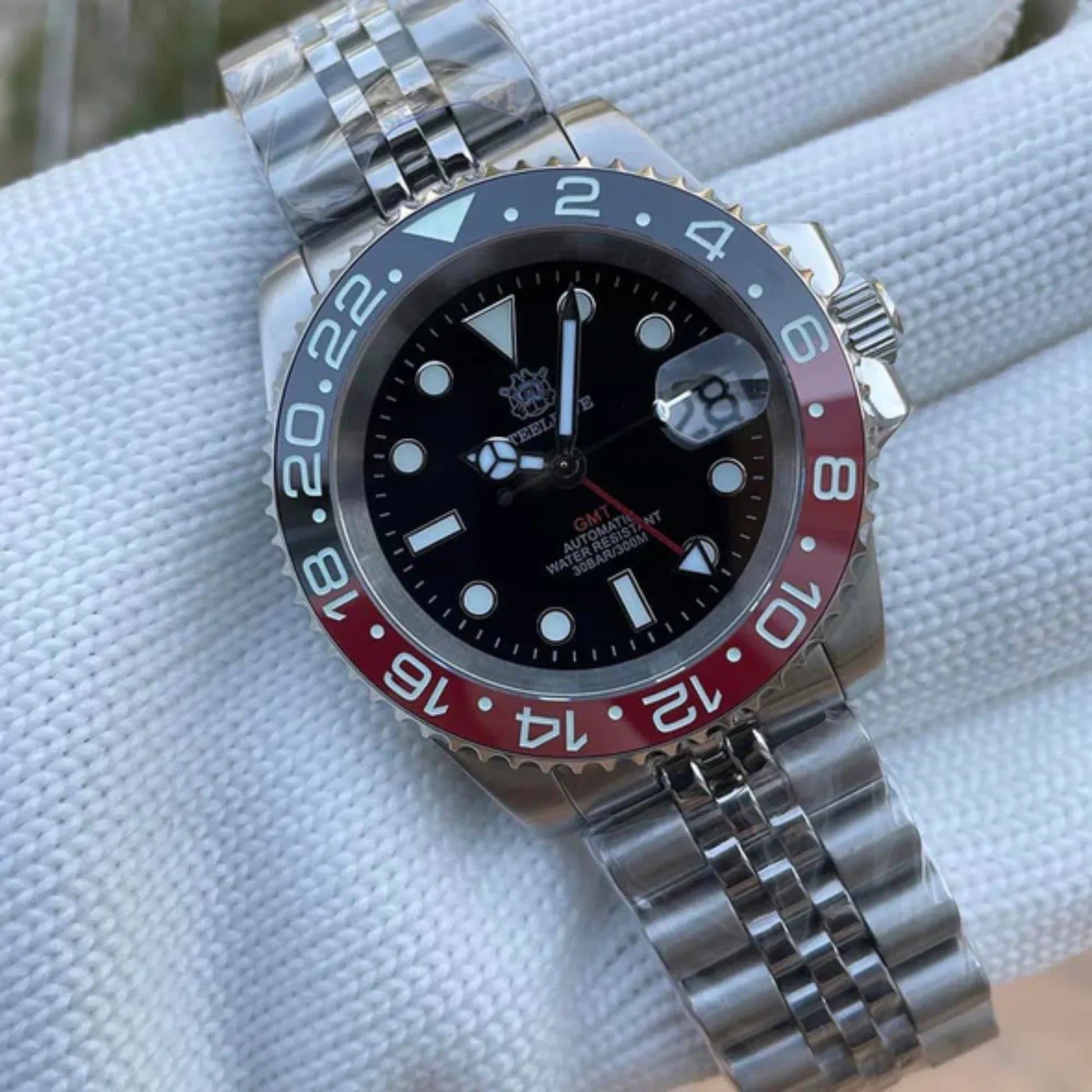 Steeldive SD1993 NH34 GMT Automatic Watch V2 Black/Red With Jubilee Bracelet - DREAM WATCHES