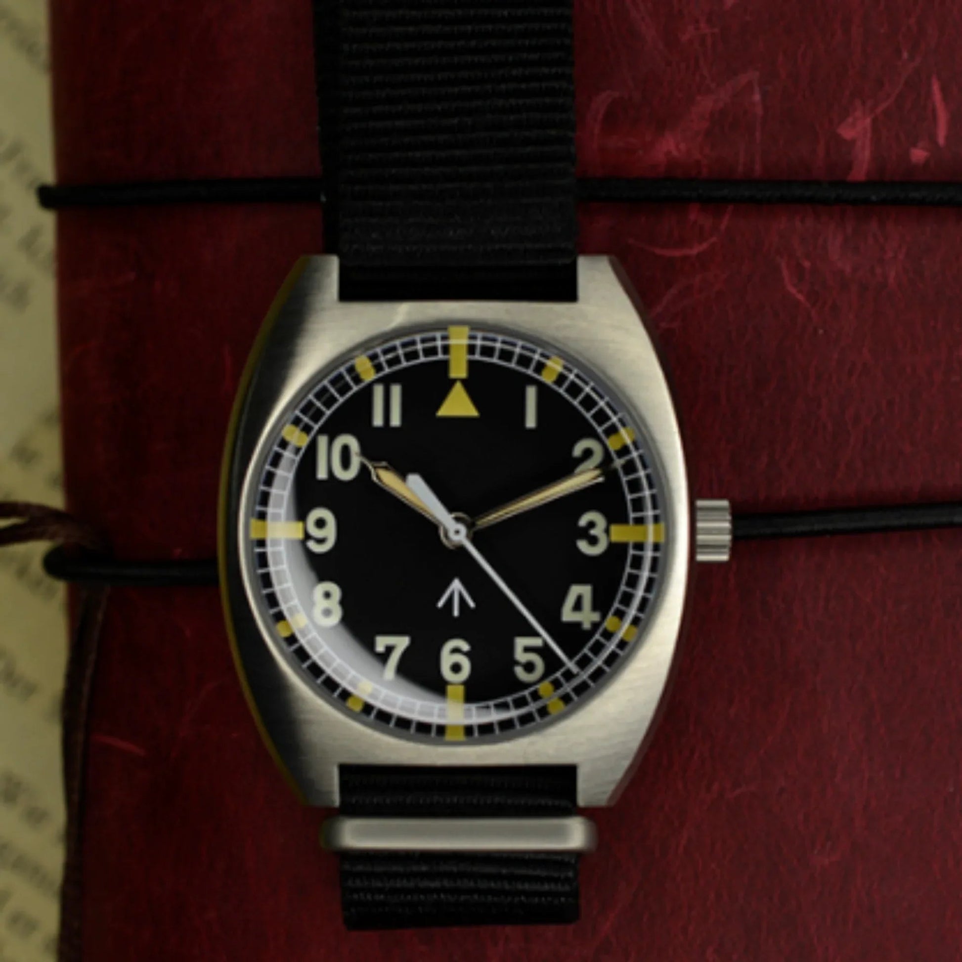 Tonneau W10 Pilot Calendar Military Watch S2001 - DREAM WATCHES