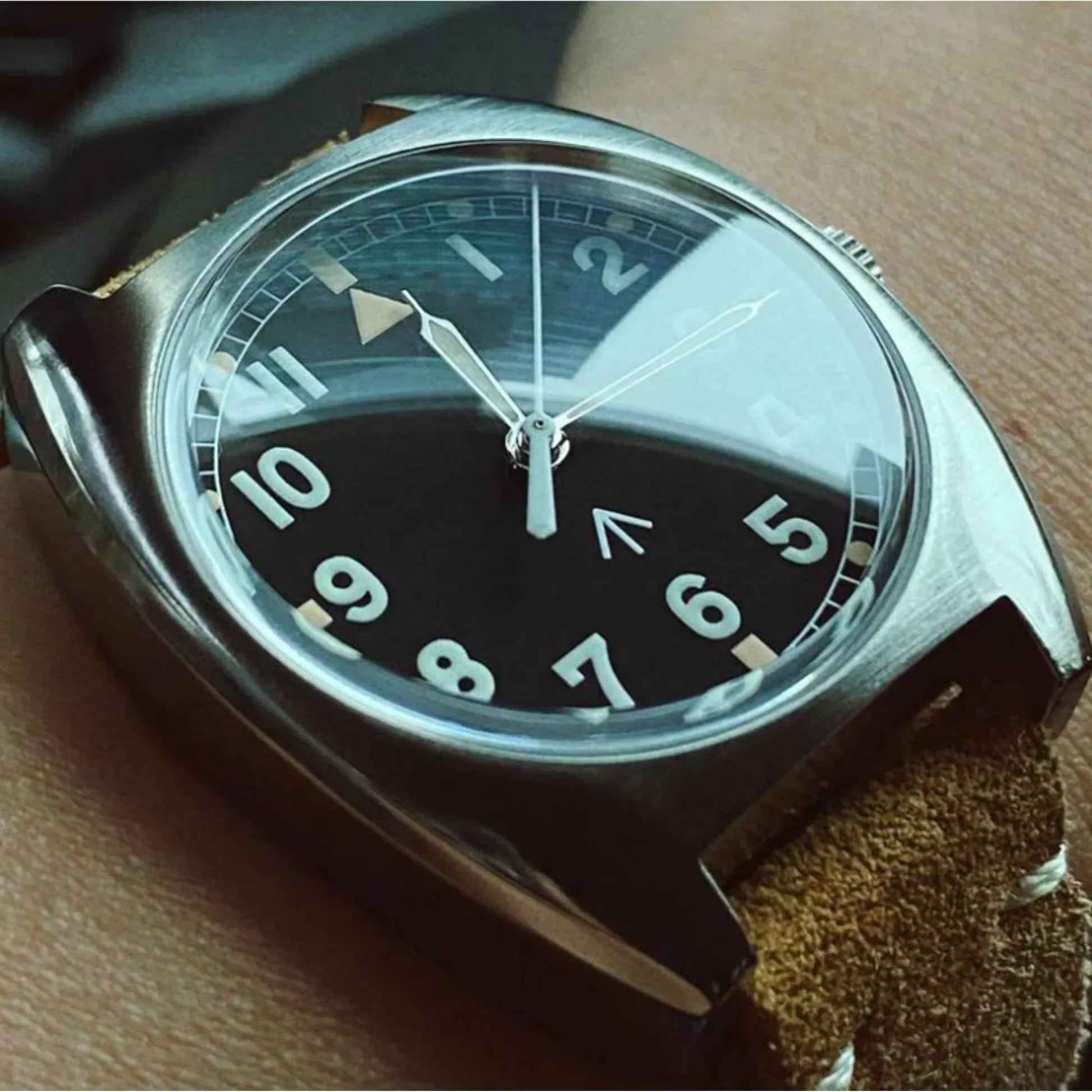 Tonneau W10 Pilot Calendar Military Watch S2001 - DREAM WATCHES