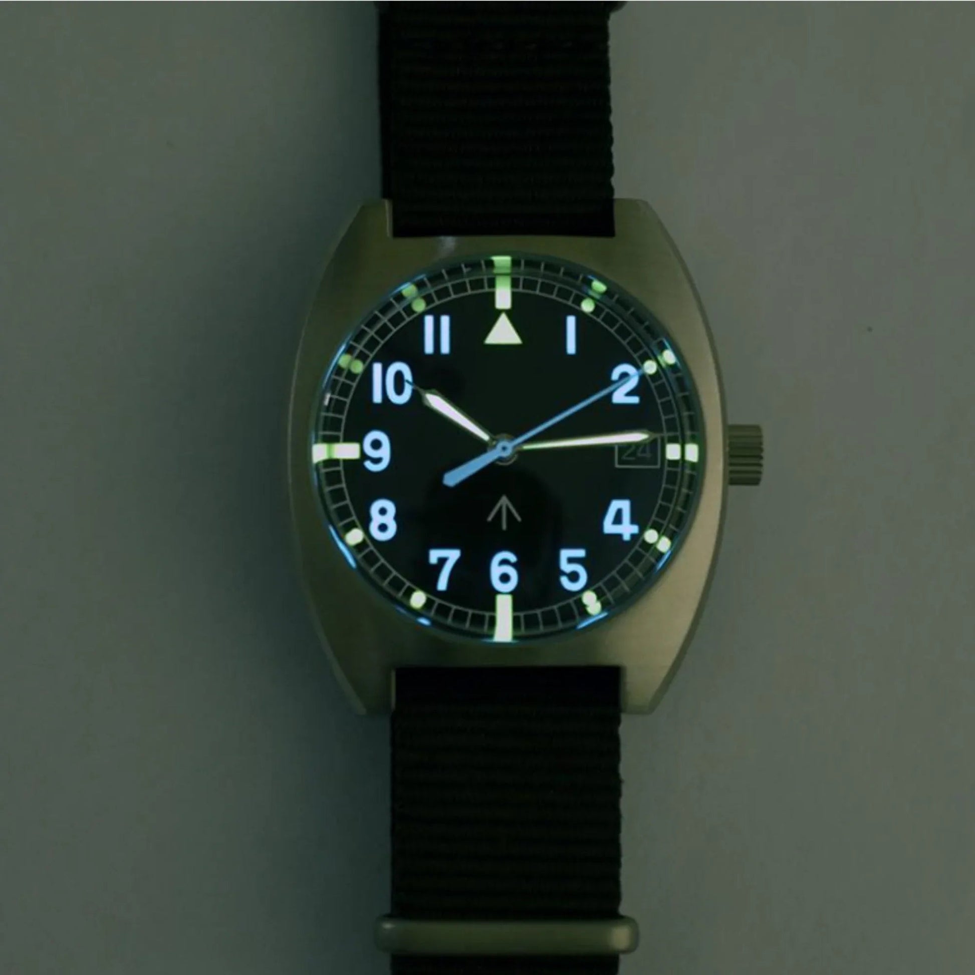 Tonneau W10 Pilot Calendar Military Watch S2001 - DREAM WATCHES